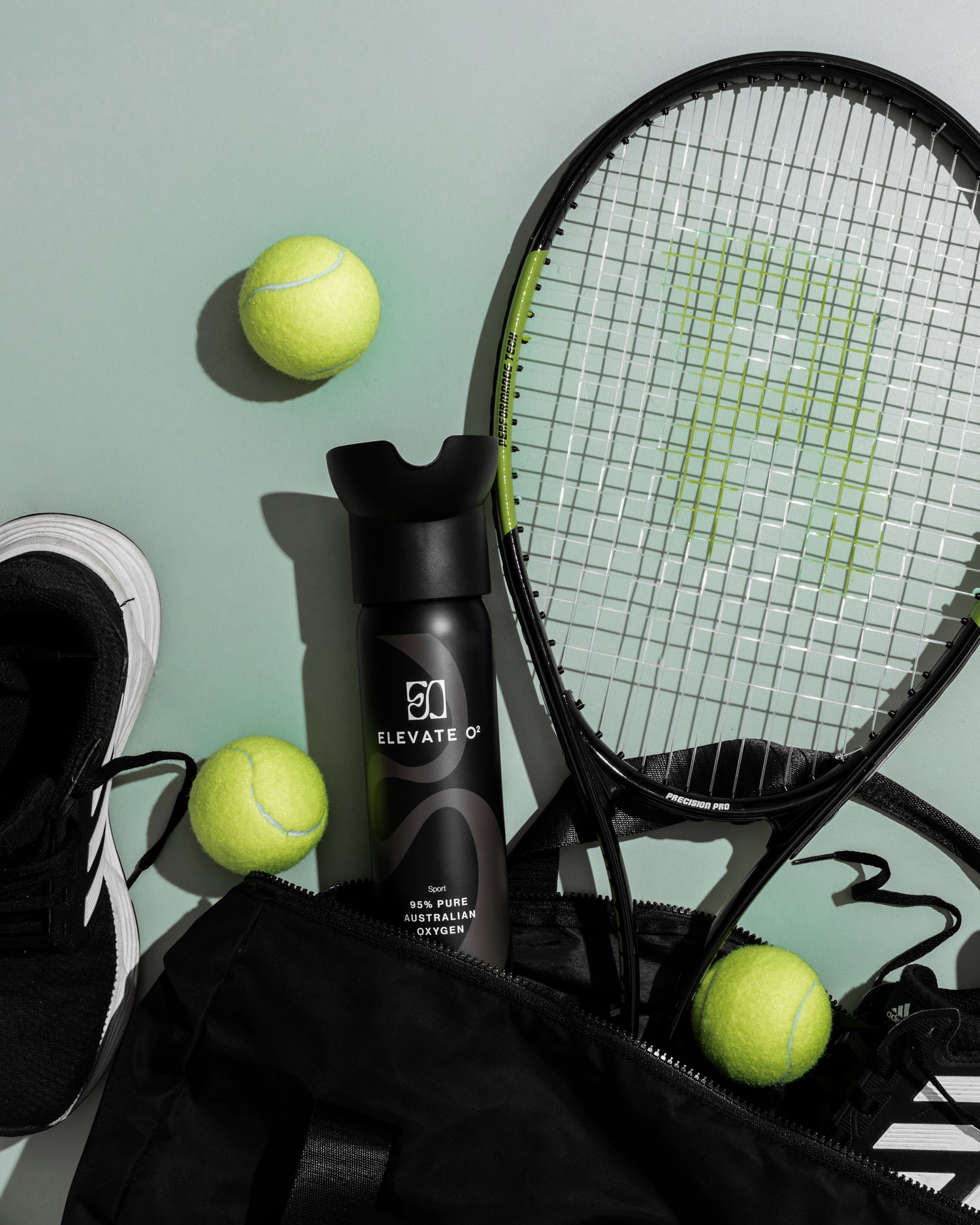 Elevate O2 Sport 95% pure oxygen canister for refreshing energy and focus on a tennis background